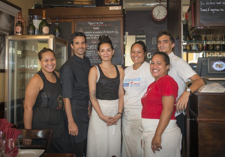 L'équipe du restaurant gastronomique le Sully à Tahiti