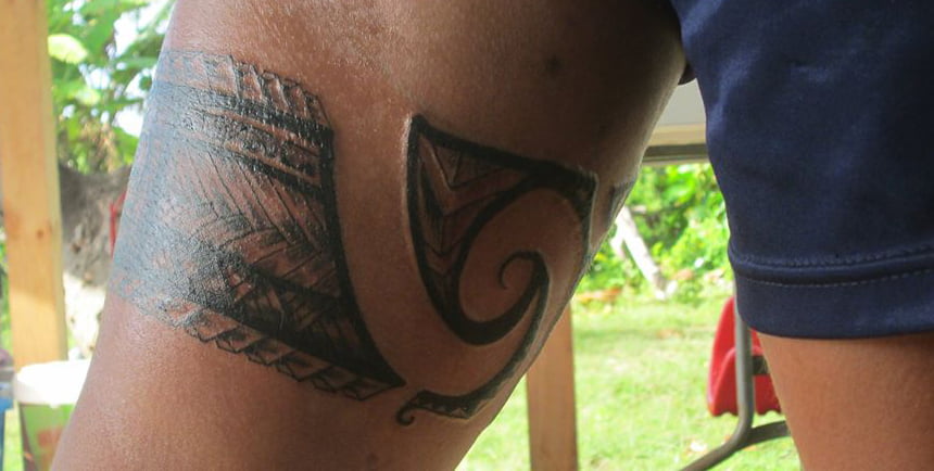Nelson Viriamu, tatoueur à Tahiti