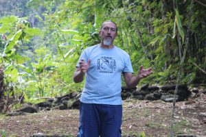 Sunny Walker et son marae de Hamuta à Tahiti