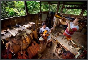 David Fabre, luthier et ébéniste qui a monté sa scierie aux Marquises