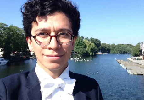 Erick, un jeune tahitien professeur de français dans l’école des princes Harry et William en Angleterre