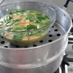 saladier sur cuiseur vapeur