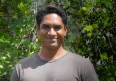 Tereva Teihoarii, jeune animateur de l’association Bio Fetia en Polynésie française