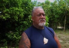 Jems Torii; graveur sur nacre et tatoueur