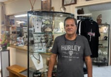 Woita Prokop, graveur et sculpteur sur nacre