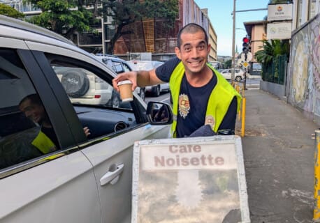 Tapuarii Beaumont Haru ton café Hommes de Polynésie Crédit : Pauline Stasi