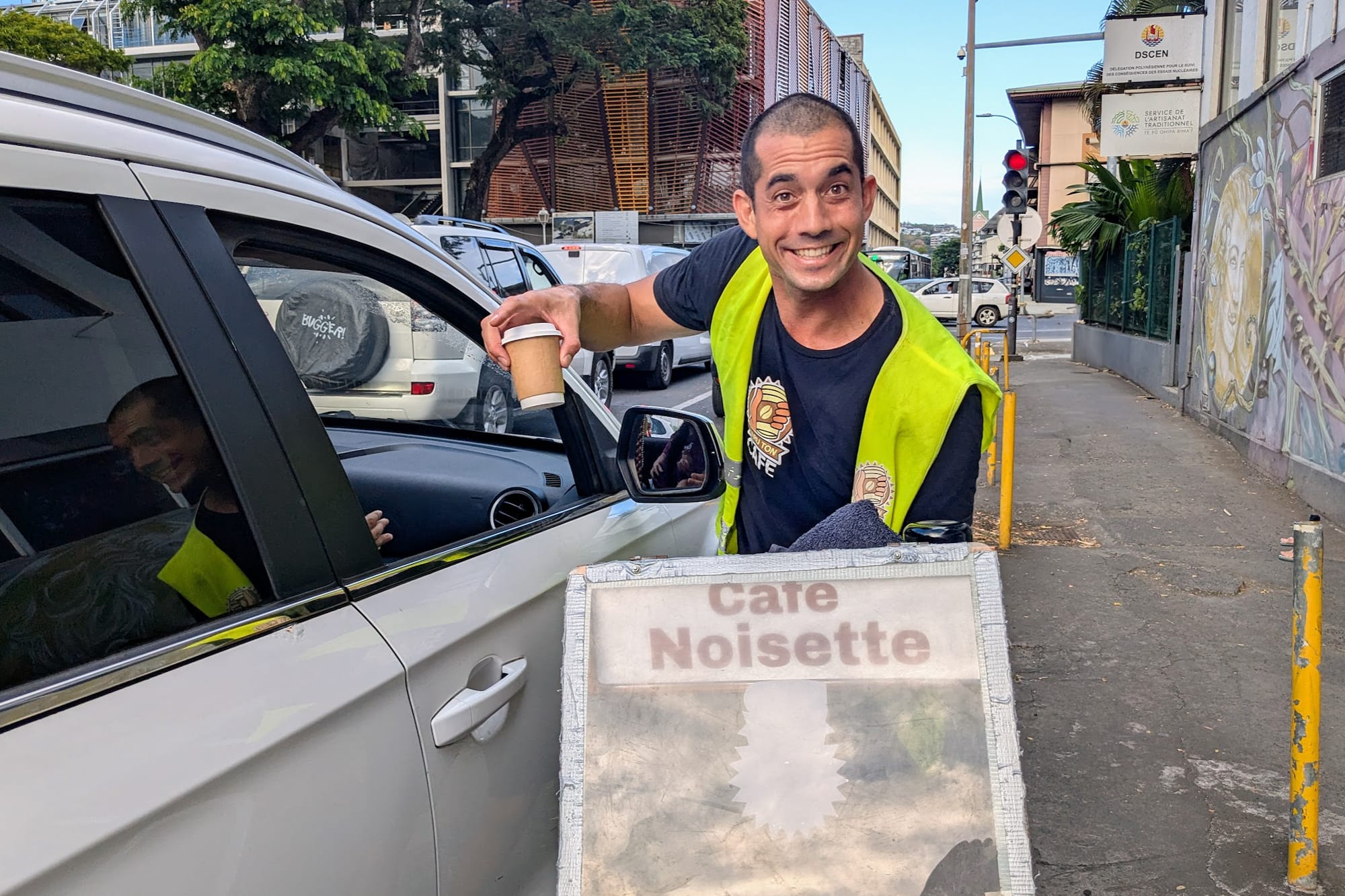 Tapuarii Beaumont Haru ton café Hommes de Polynésie Crédit : Pauline Stasi