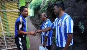 Norbert Hauata Arbitre Polynesien Hommes de Polynesie