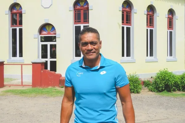 Norbert Hauata Arbitre Polynesien Hommes de Polynesie