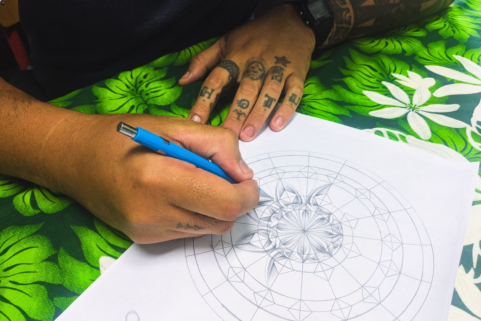 Esrom Turina Artiste Homme de Polynésie Crédit : Pauline Stasi