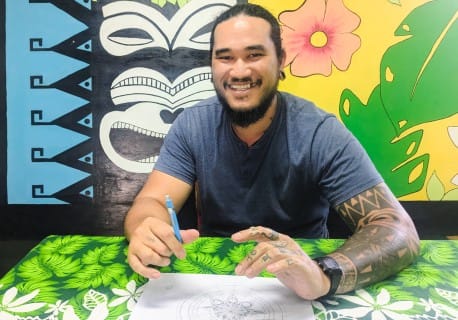 Esrom Turina Artiste Homme de Polynésie Crédit : Pauline Stasi