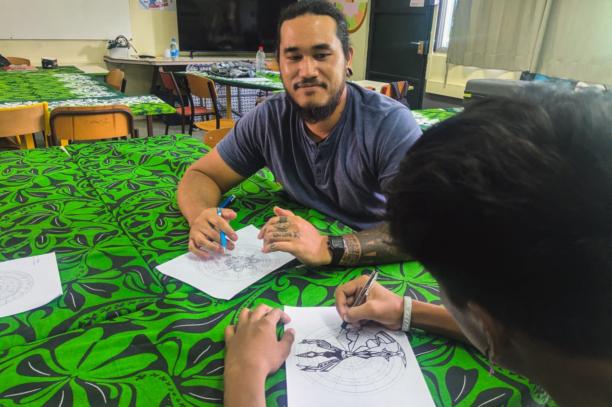 Esrom Turina Artiste Homme de Polynésie Crédit : Pauline Stasi