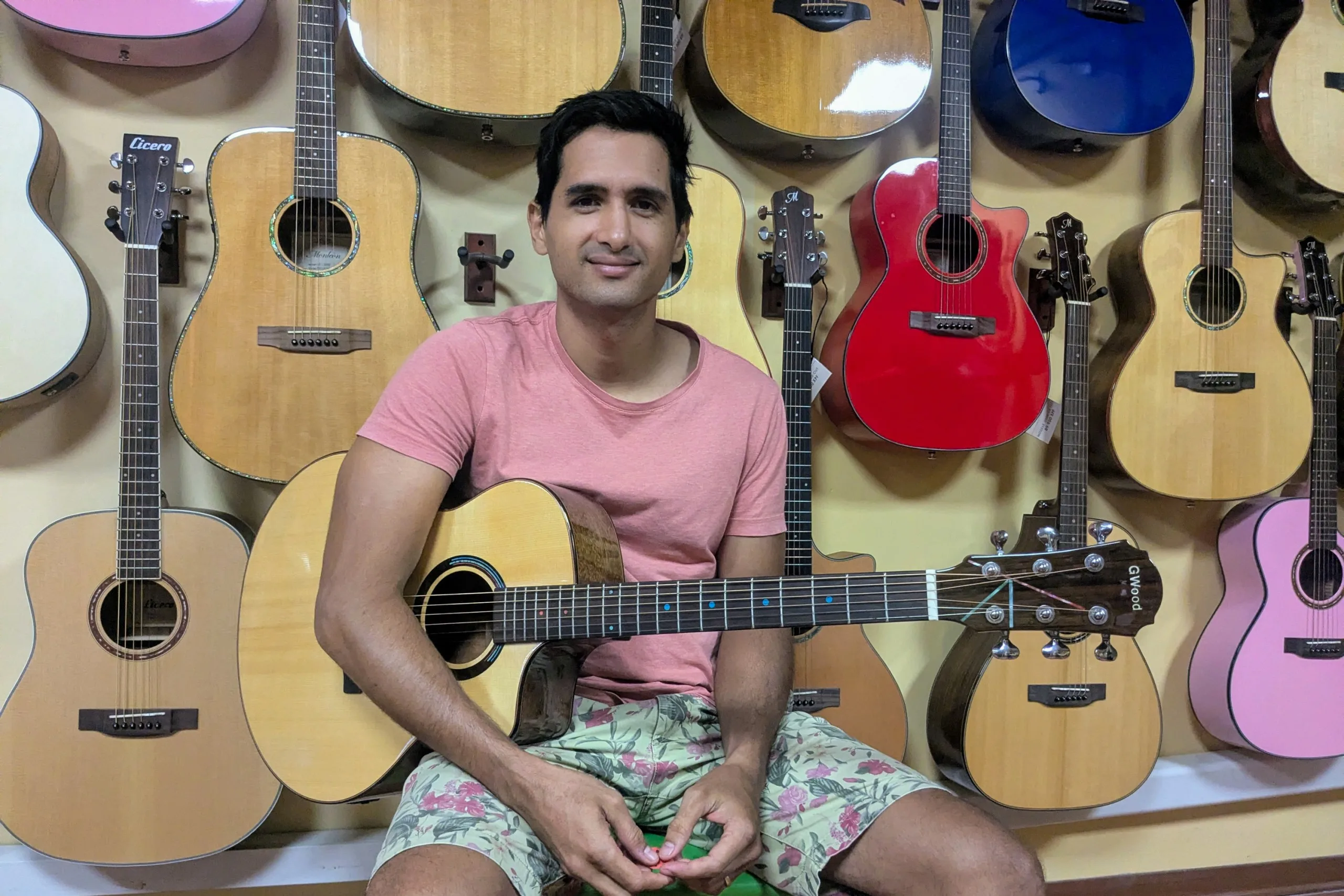 silvio Cicero, chanteur et guitariste polynésien