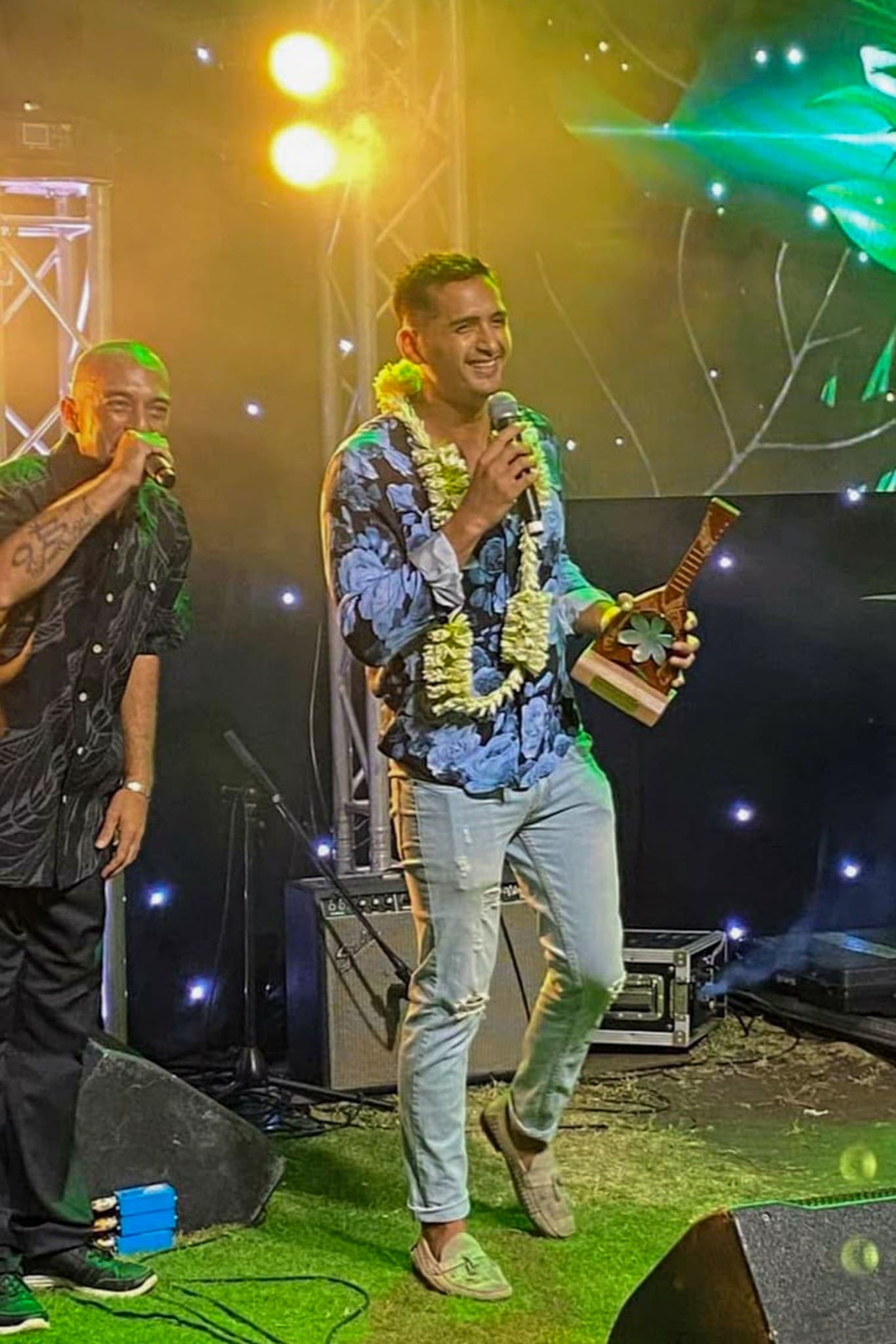 silvio Cicero, chanteur et guitariste polynésien