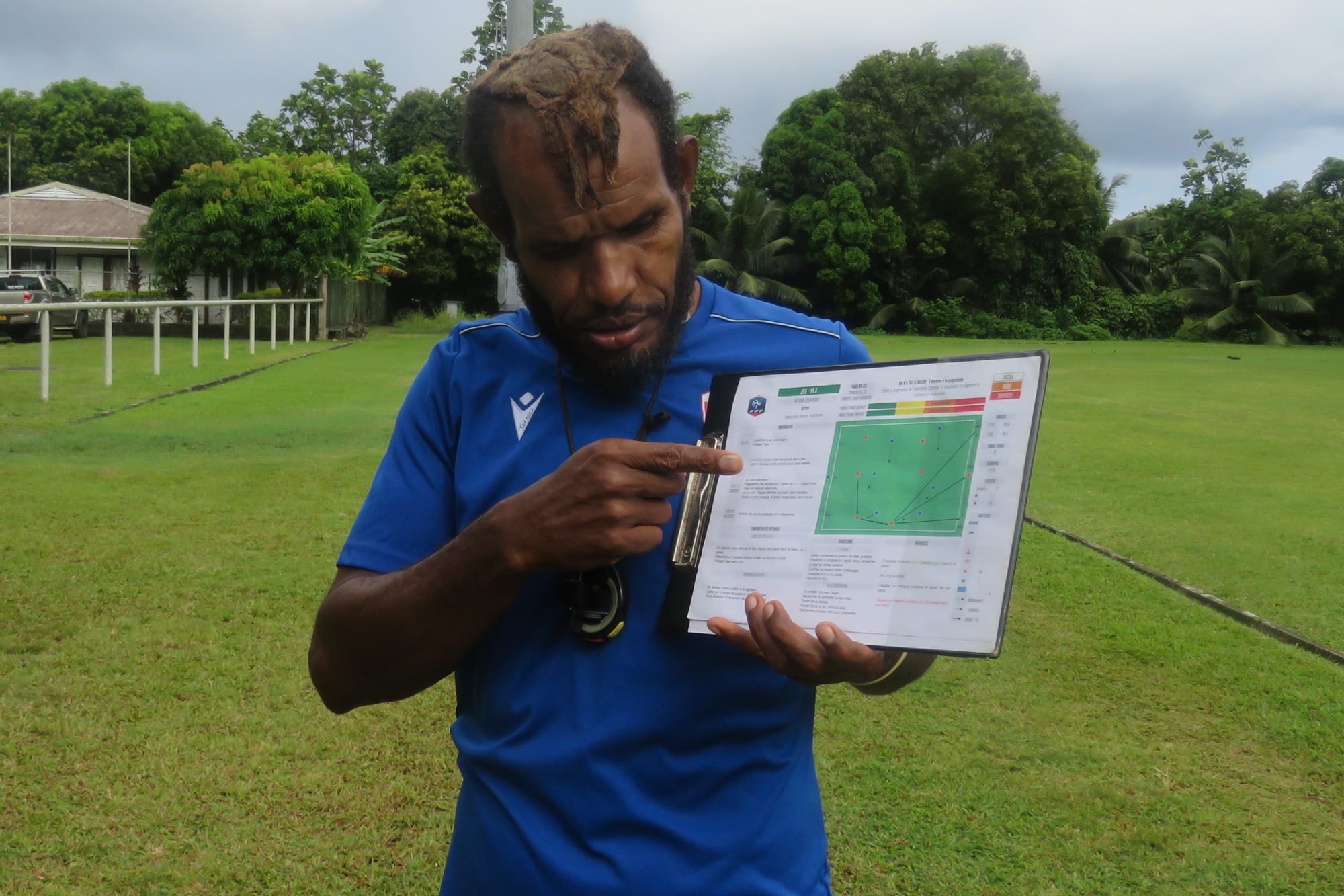 Theodore Bearune Educateur Football Moorea Hommes de Polynesie