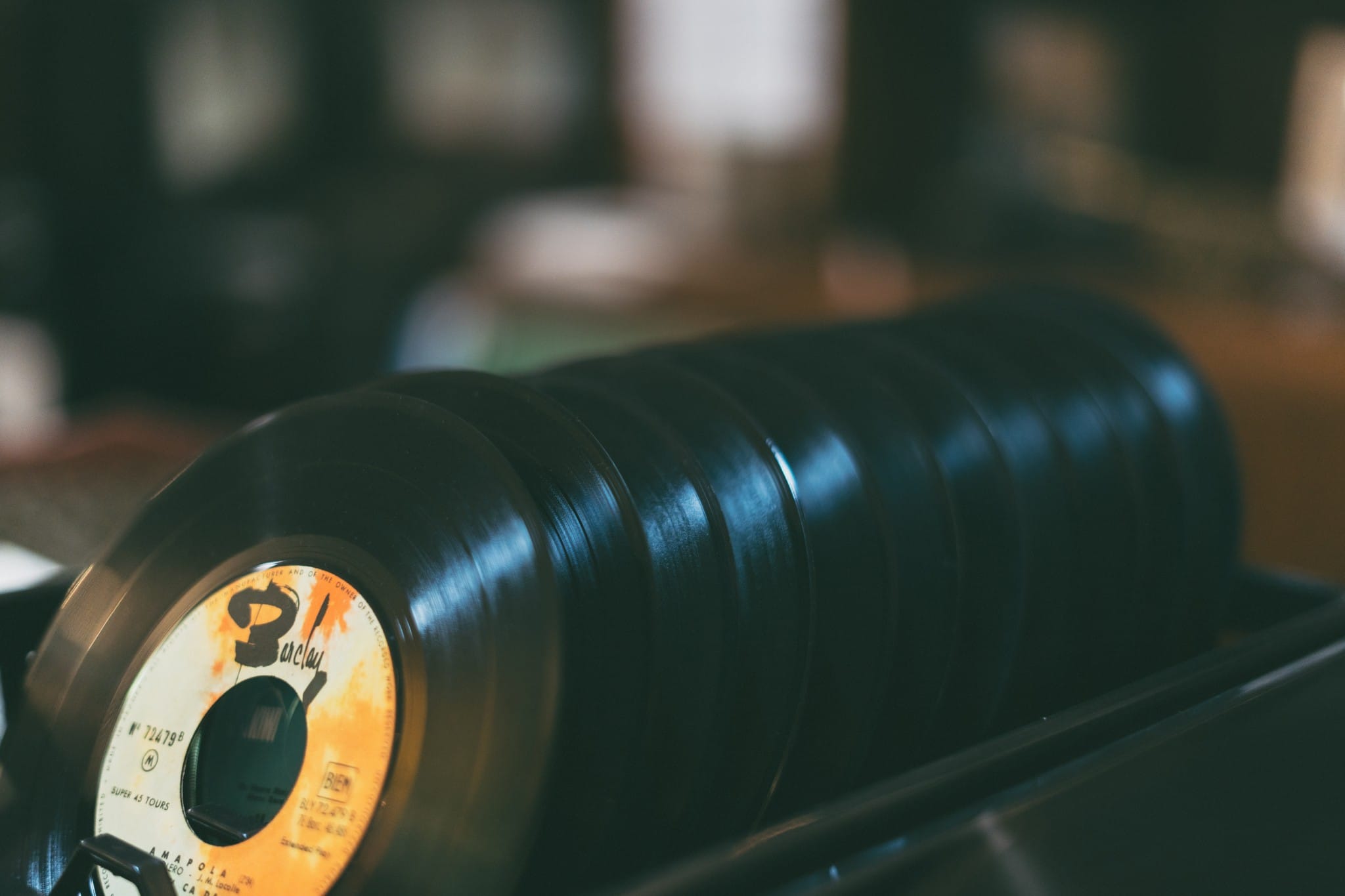 Dominique Laurent Antiquaire Hommes de Polynesie Credit : Cartouche Louise-Michele