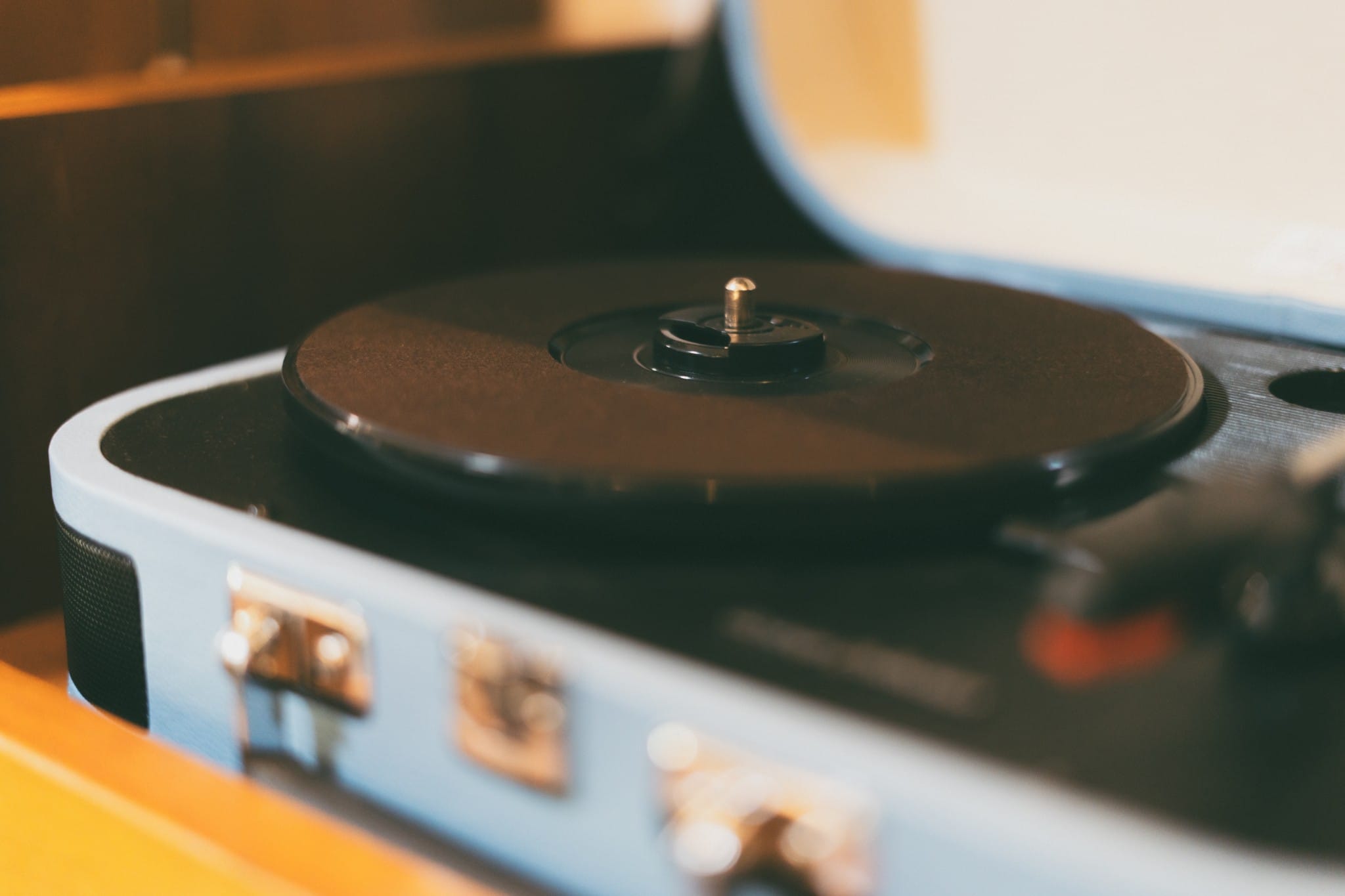 Dominique Laurent Antiquaire Hommes de Polynesie Credit : Cartouche Louise-Michele