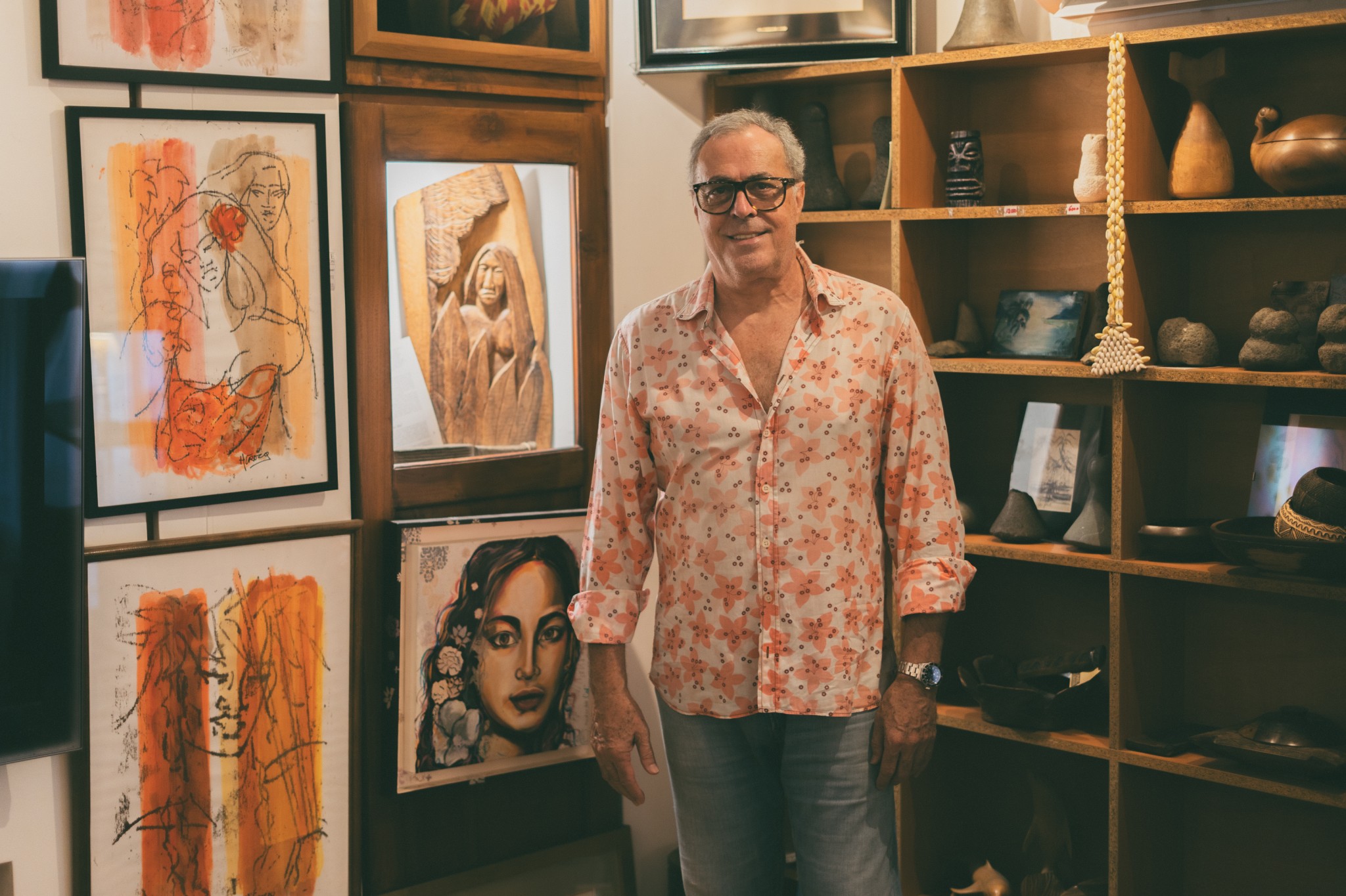 Dominique Laurent Antiquaire Hommes de Polynesie Credit : Cartouche Louise-Michele