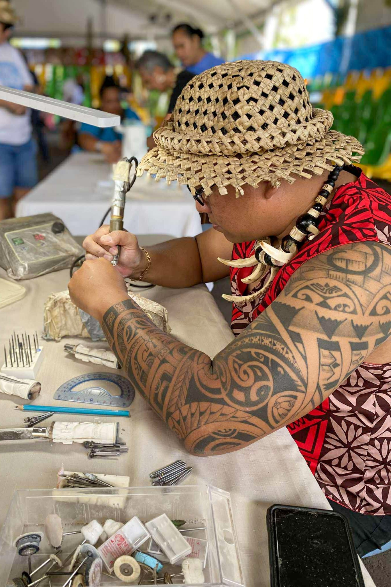 Derry Changuy, graveur et sculpteur polynésien