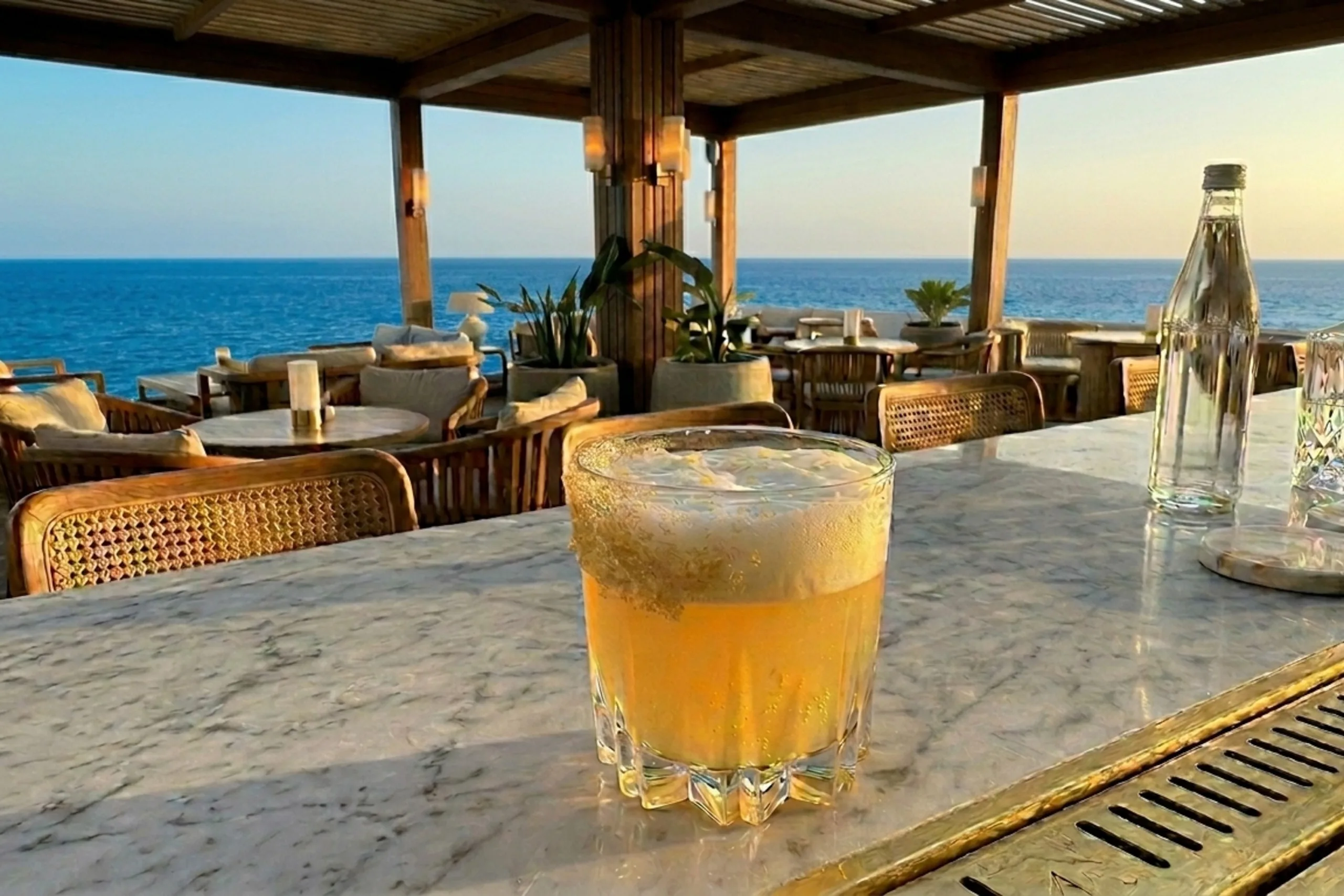 Recette cocktail sans alcool à base d'eau gazeuse, mangue, orange et gingembre