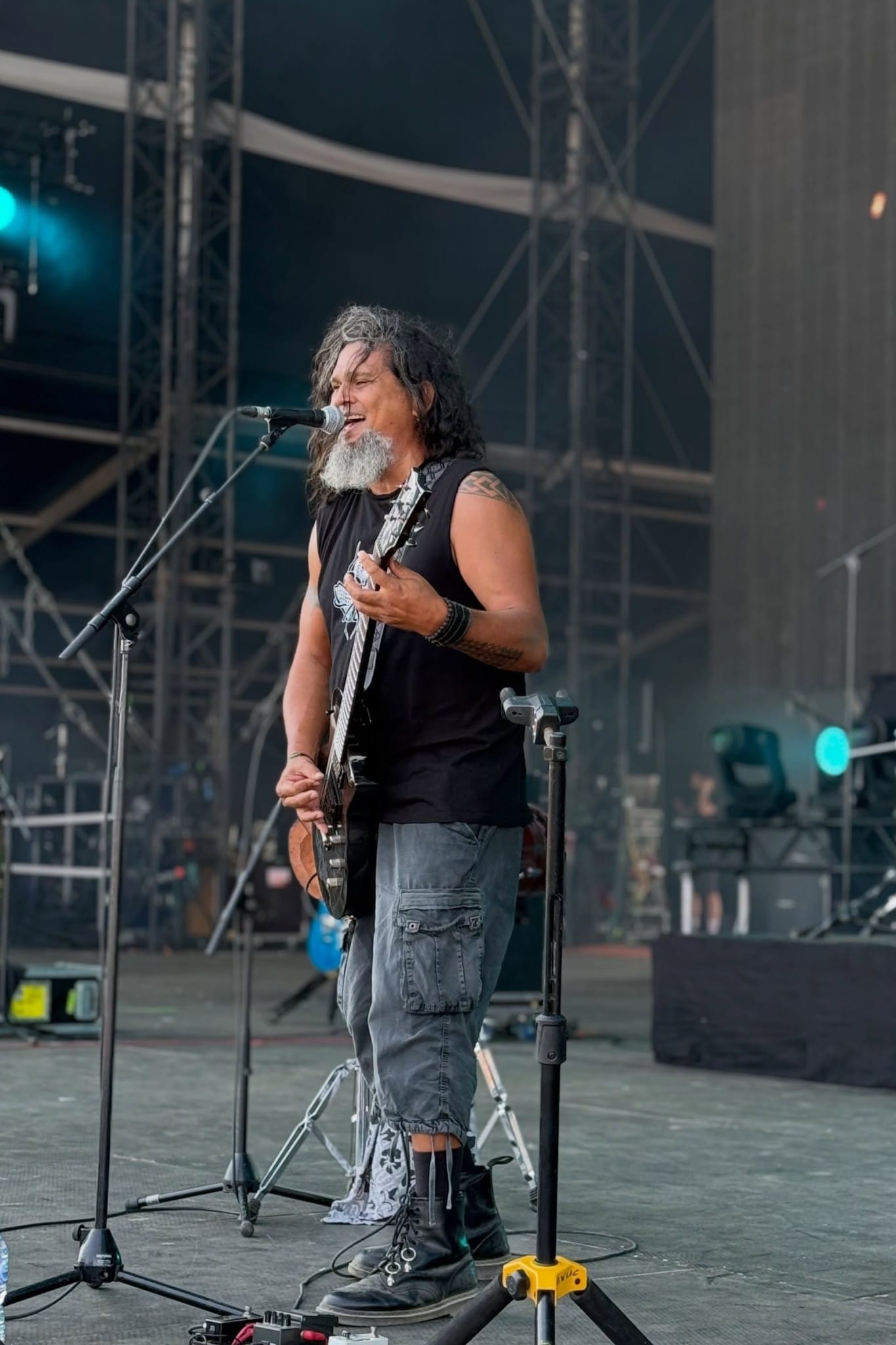 Roura Bougues, chanteur de metal polynésien