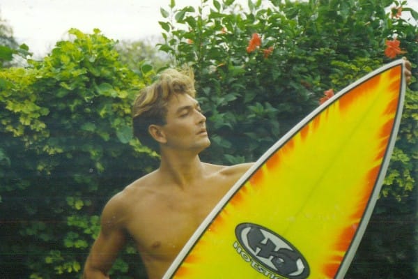 JC Shigetomi surfeur